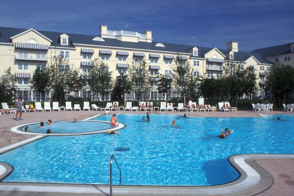Disneyland Paris - Disney's Newport Bay Club - buitenzwembad