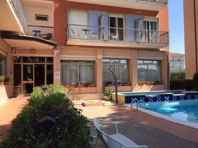 Diano Marina - Hotel Kristall *** - zwembad