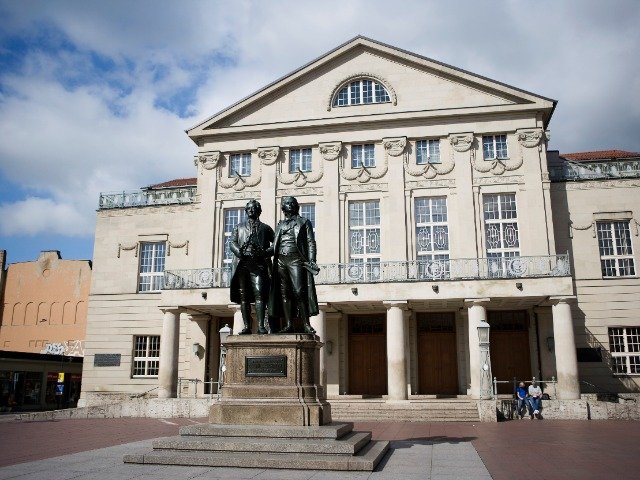 Duitsland_Weimar_Goethe en Schiller standbeeld
