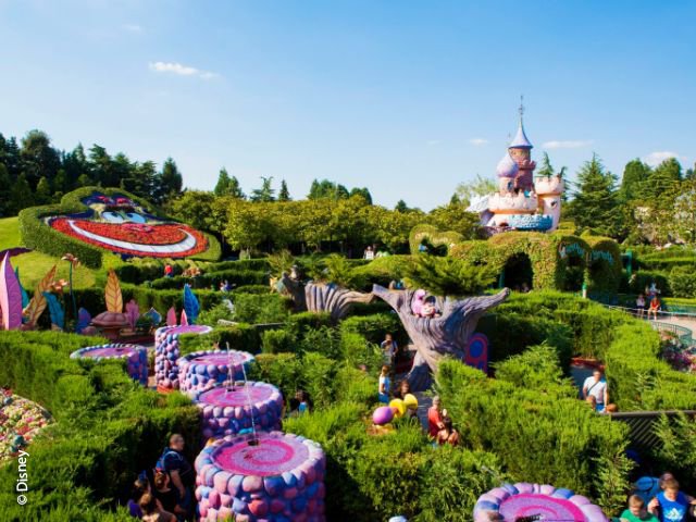 Disneyland Paris - Disneyland Park - Alice's Curious Labyrinth