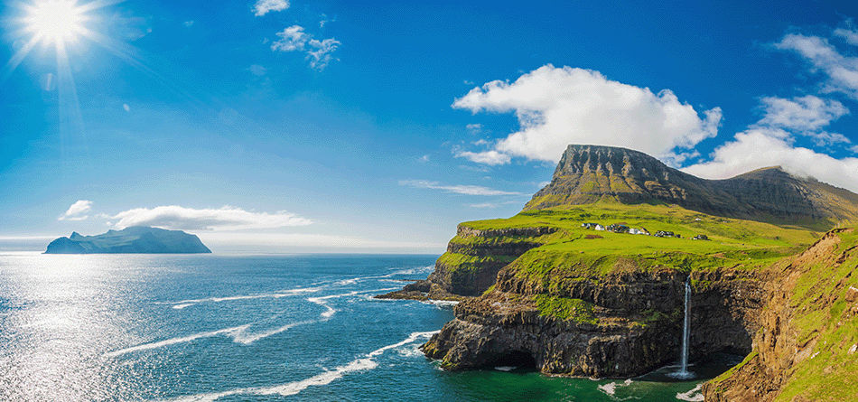 header-rondreizen-faeroer eilanden-gasadalur stad-waterval