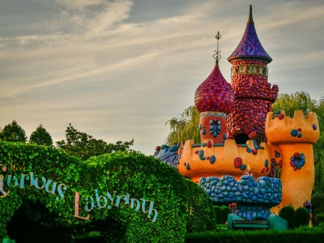 Disneyland Paris - Disneyland Park - Alice's Curious Labyrinth