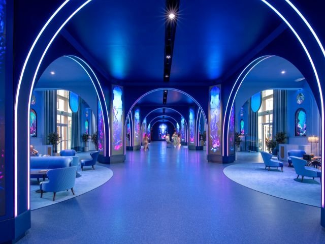 Disneyland Paris - Grand Magic Hotel - lobby