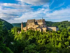 kasteel van vianden in luxemburg1.webp