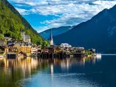 Dorpje Hallstatt aan de Hallstatter See in Oostenrijk