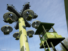 Disneyland Paris - Toy Soldiers Parachute Drop met uitkijkpost