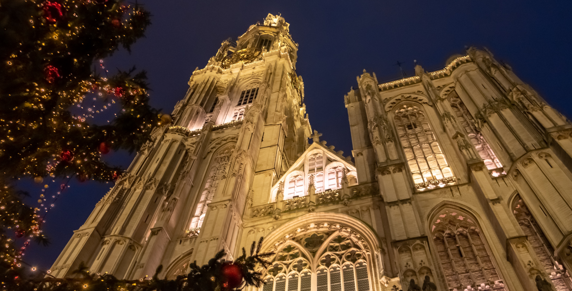Antwerpen kathedraal kerst shutterstock_2396811071.webp