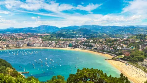 Panorama uitzicht over zee in San Sebastián, Spanje