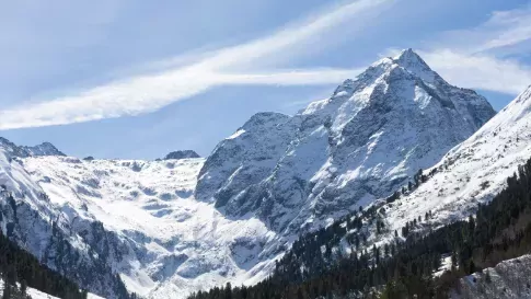 Sneeuw in de bergen, Gletscherexpress in Tirol in Oostenrijk