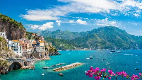 Italië, Amalfi kust, uitzicht over zee
