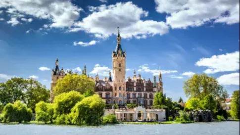 DE-Schwerin-Slot Schwerin-375x781