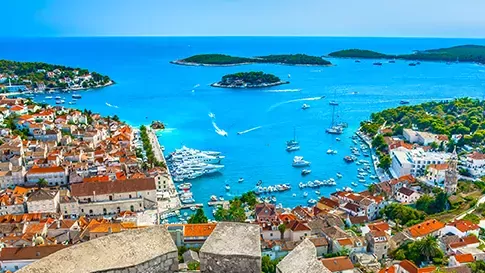 Kroatie Hvar overzicht stad en kust