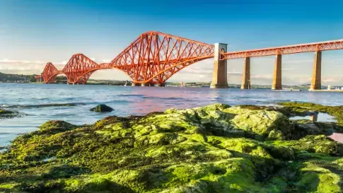 The Firth of Forth Bridge in Schotland