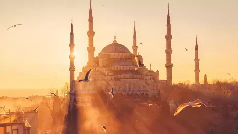 Zonsondergang bij de blauwe moskee in Istanbul, Turkije