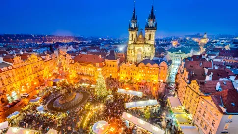 Tsjechië Praag Kerstmarkt Stare Mesto oude plein Tyn kerk Bohemen