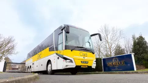 Oad Comfort Class bus bij Grand Magic Hotel 3