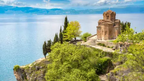 Noord Macedonië, Ohrid, Jovan Kaneo Kerk bij een meer