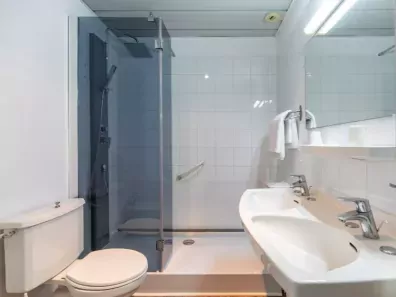 Jeanne d'Arc - Voorbeeldkamer Badkamer