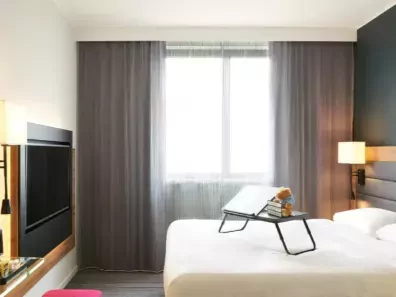 Schotland - Edinburhg e.o. - Moxy Hotel - voorbeeldkamer