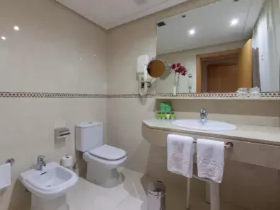 Hotel Silken Luis de León - Badkamer