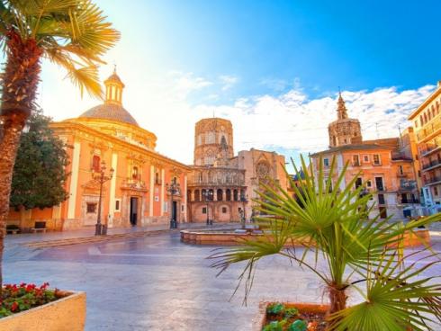 es-valencia-plein-shutterstock_558187123-(crop-one-1166x776)-(crop-two-640x480).jpg