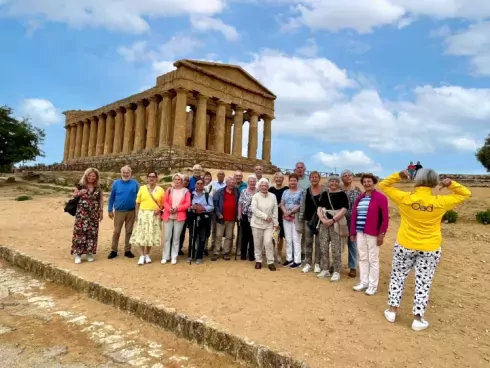 Groepsfoto met reisleidster Marianne in Sicilië 3