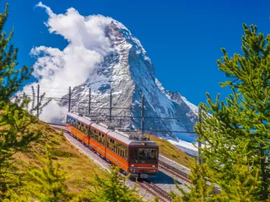 Zermatt Gornergratbahn treinrit in de bergen van Zwitserland