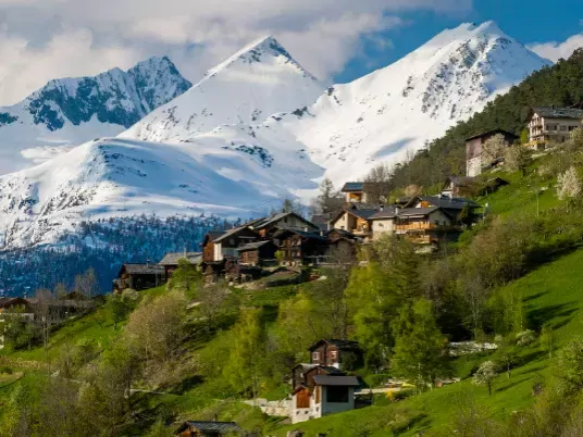 Sneeuw berglandschap in Saas Fee, Zwitserland