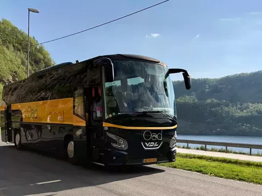 Excellent bus tijdens rondreis Fjordenland Noorwegen