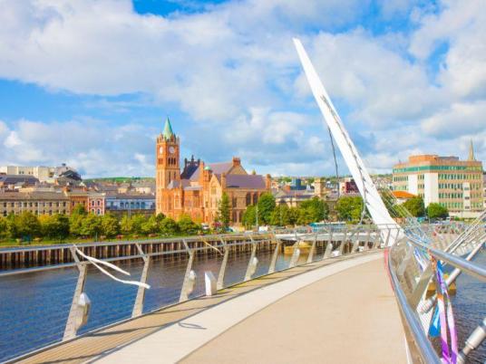 Stadsaanzicht van Londonderry in Noord-Ierland