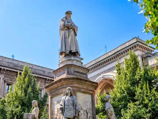 Italië - Toscane - Vinci - standbeeld Leonardo da Vinci