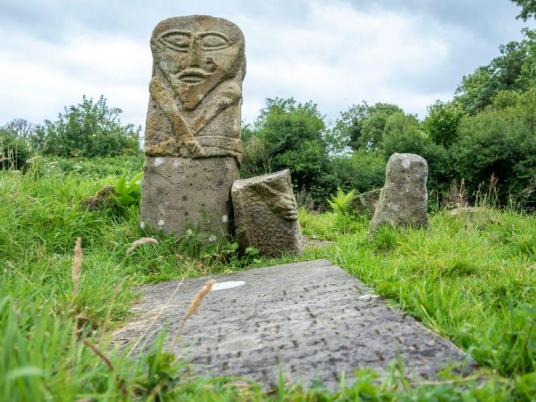 Boa Island Calgragh begraafplaats met Janus koppen