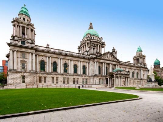 Stadhuis en Donegal Square in Belfast Noord-Ierland