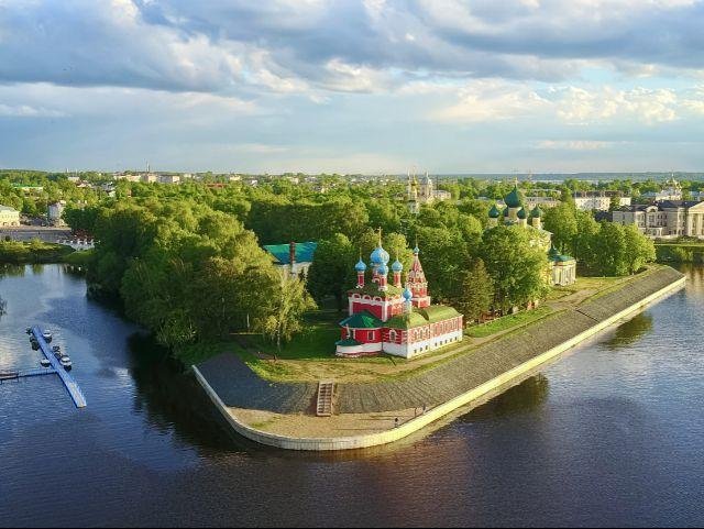 Rusland_Oeglistj vanaf het water