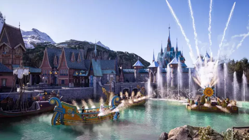 Disneyland Paris - World of Frozen Snowflower Festival