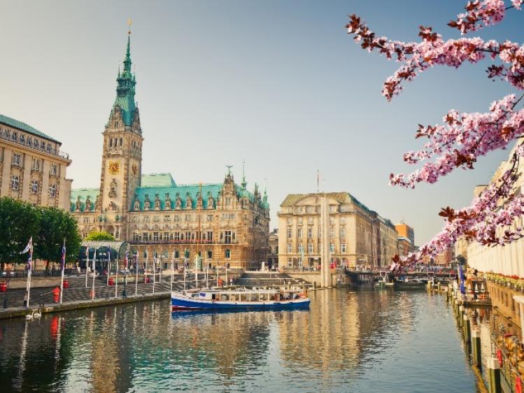 de---hamburg-shutterstock_595858976-(crop-two-640x480).jpg