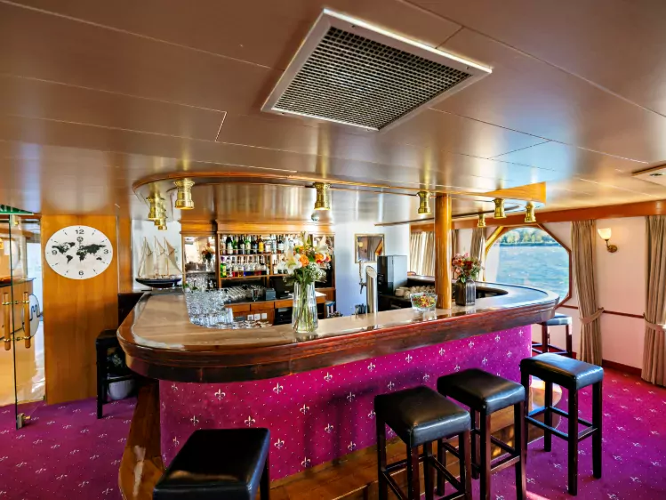 73 - MS Olympia Bar 11.webp