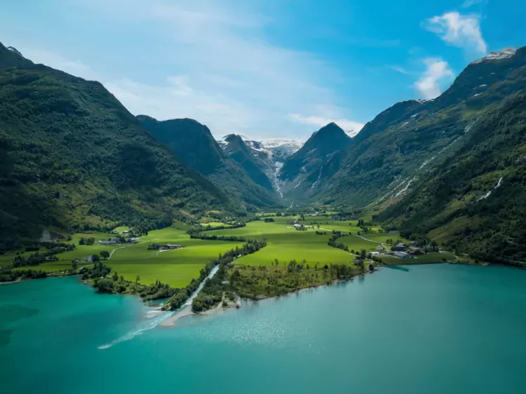 olden adobestock_294619805-extended.webp