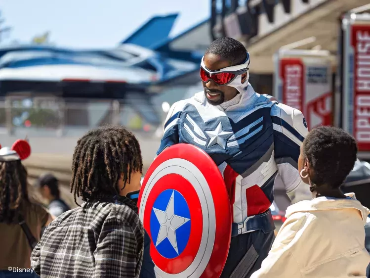 Disneyland Paris - Marvel Avengers Campus - The Falcon - Captain America Shield