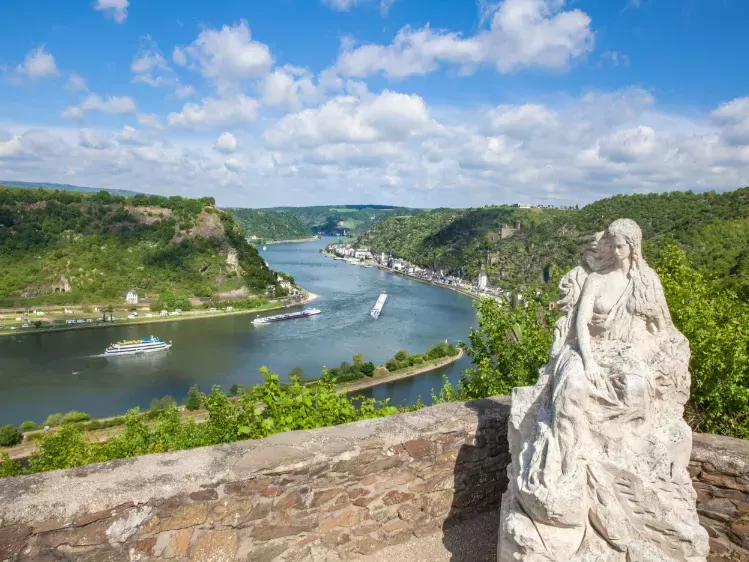 Standbeeld bij Loreley in het Rijndal