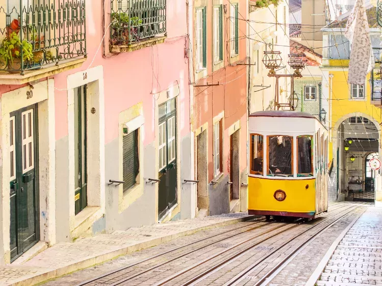 Gele tram in Lissabon