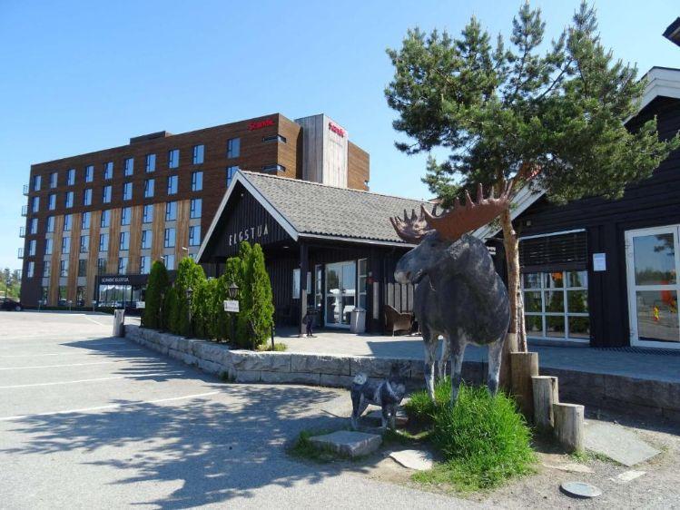 NO-ELGSTUAHOTEL-VOORKANT