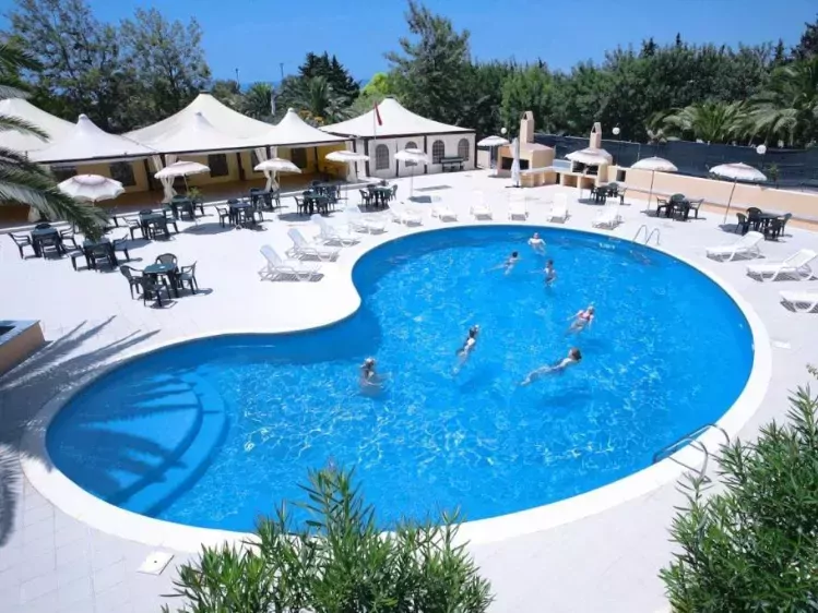 Zwembad van Hotel Califfo in Quartu Sant'Elena
