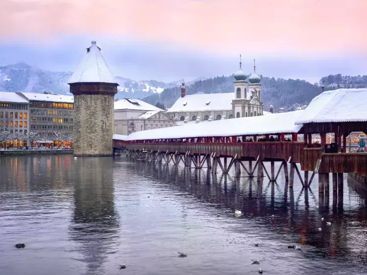 Kapelbrücke in Luzern in de winter