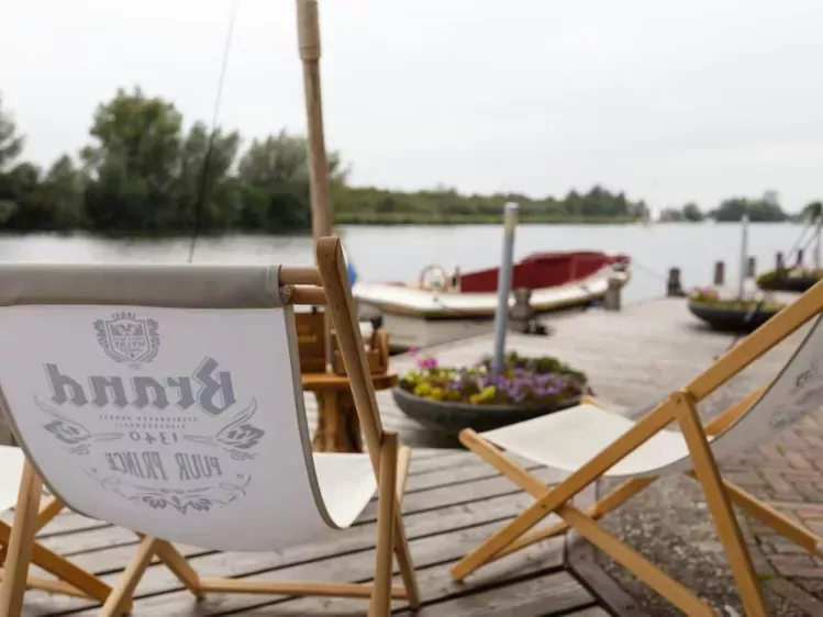 Terras van Hotel Princenhof in Earnewald