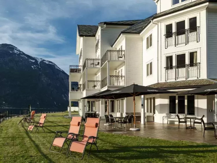 no-voringfosshotel-terras