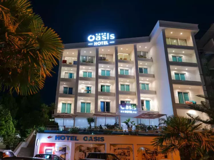AL-HOTELOASIS-VOORKANT