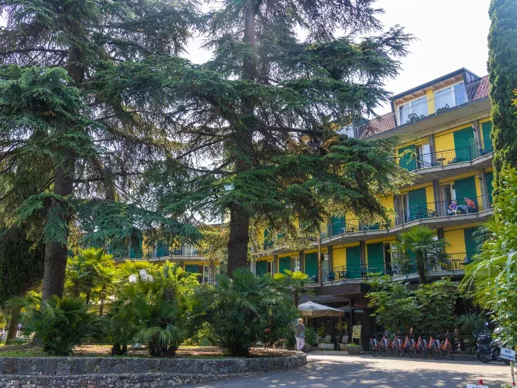 Vooraanzicht van Hotel Palme & Suite in Garda
