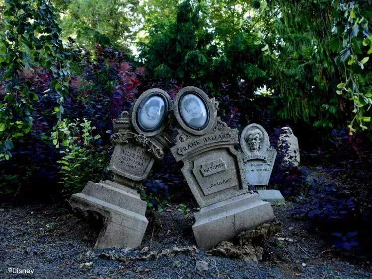 Disneyland Paris - Phantom Manor - grafstenen
