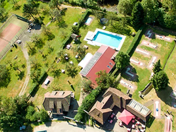 Luchtfoto van Hotel Krone-Post in Simonswald
